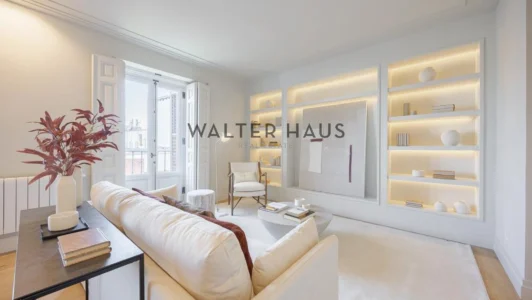 Apartment for sale with luxury renovation, in Justicia, Madrid