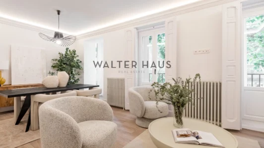 Renovated exterior apartment for sale in Goya, Madrid