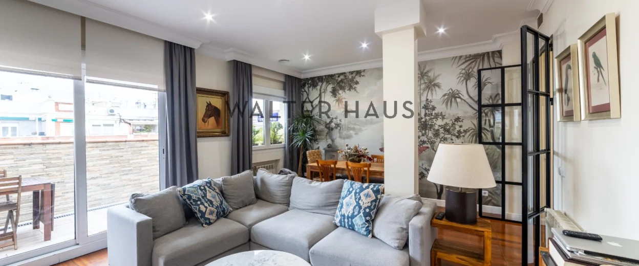 Acollidor àtic reformat llest per entrar a viure a zona Goya