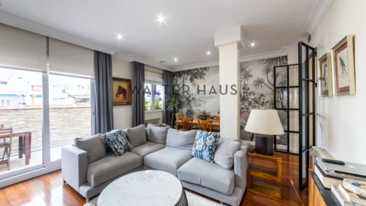 Acollidor àtic reformat llest per entrar a viure a zona Goya