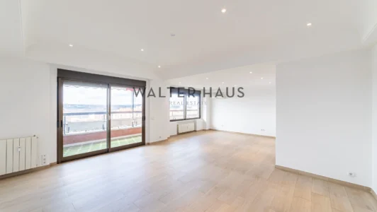 Piso en venta reformado en Paseo del Rey, Madrid