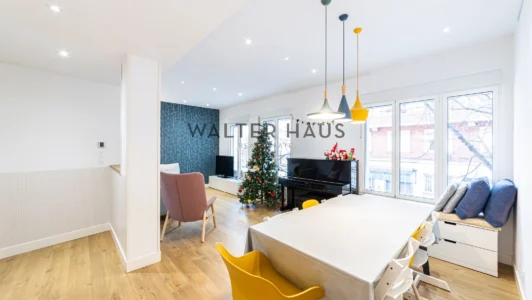 Appartement à vendre, entièrement rénové, à Arguelles, Madrid.