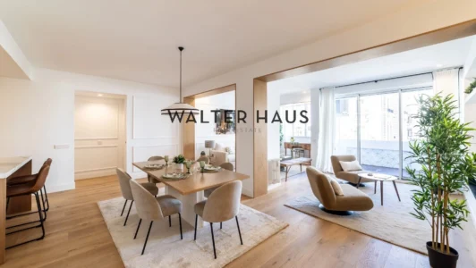 Piso reformado en venta con terraza en Almagro, Madrid