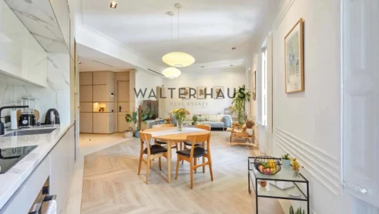 Appartement rénové avec terrasse à proximité du Passeig Sant Joan, Barcelone