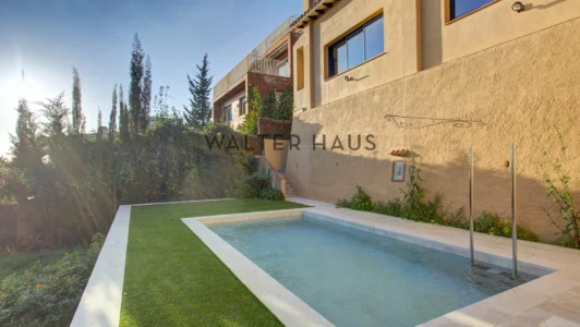 Villa rénovée avec piscine et vue panoramique à vendre à Vallcarca, Barcelone