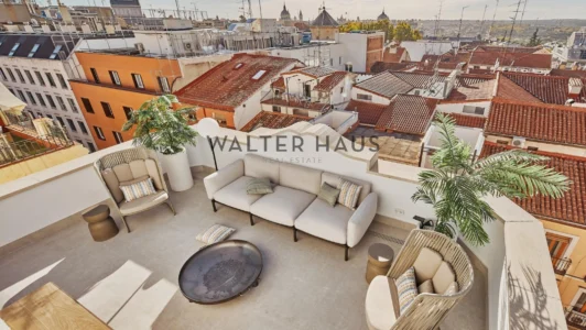 Ático exterior en venta reformado con terraza en Palacio, Madrid