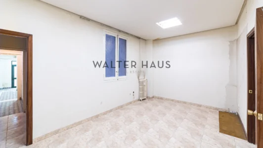 Oficina en venda i en lloguer a Recoletos, Madrid.