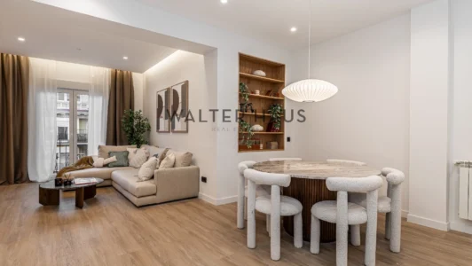 Appartement extérieur avec balcon à Niño Jesus, Madrid