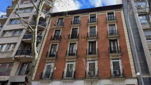 Building for sale in Recoletos, Madrid.