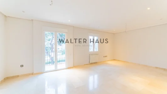 Piso en venta en Castillares, Madrid.