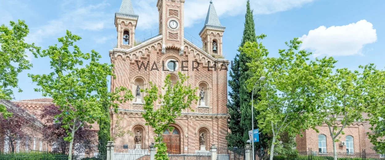 Apartment for sale to renovate in Ibiza, Madrid.