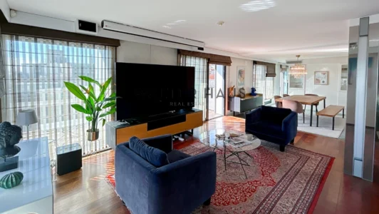 Àtic en lloguer amb terrassa i piscina a Sant Gervasi, Barcelona