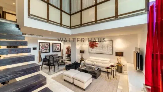 Dúplex exterior en venta en Jerónimos, Madrid