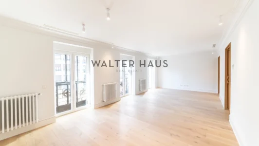 Appartement entièrement rénové à vendre à Recoletos, Madrid. s