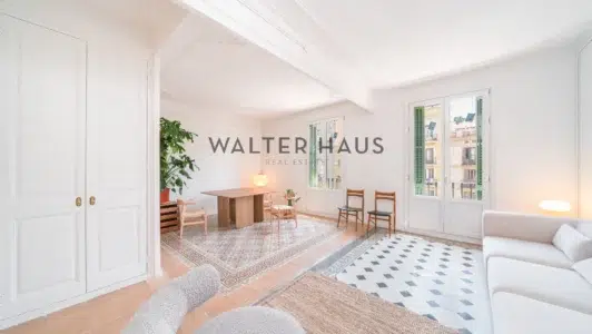 Renovated 3-bedroom apartment for sale in Ronda Sant Antoni, Barcelona