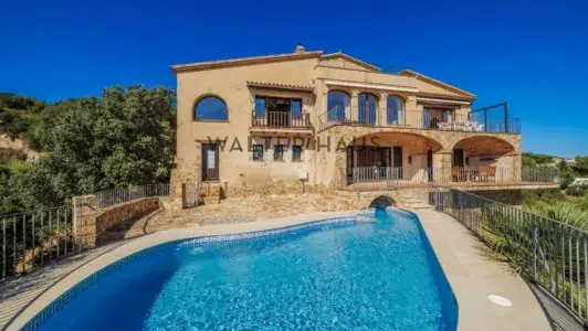 Maison d&rsquo;inspiration catalane avec piscine et vue spectaculaire sur la mer, Playa de Aro