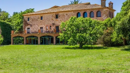 Impressionnante ferme du XVe siècle à Parlavà, Gérone