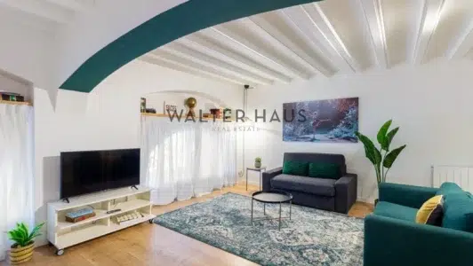 Appartement rénové de prestige dans un immeuble de standing du Port Vell, à Barcelone.