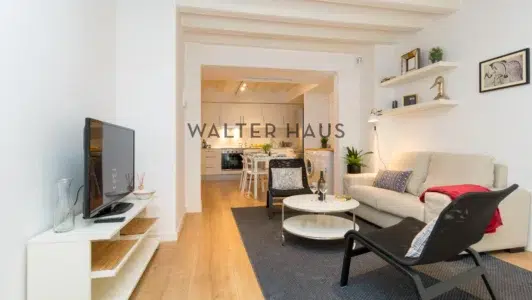 Appartement rénové de prestige dans un immeuble de standing du Port Vell, à Barcelone.