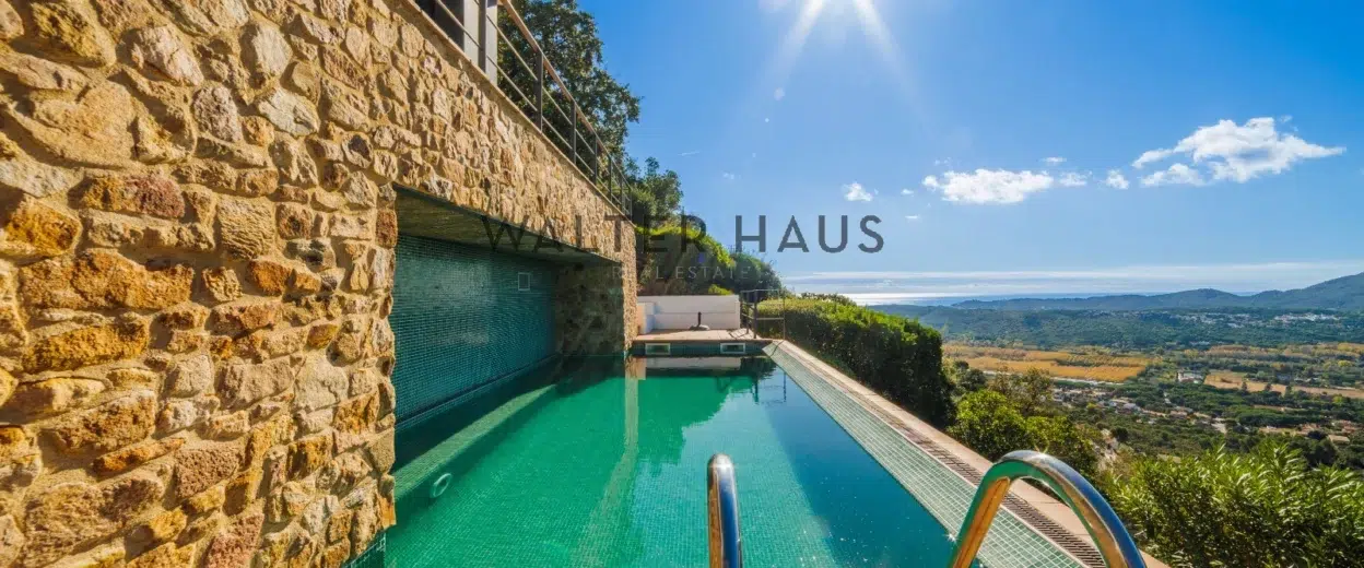 Maison design moderne avec vue imprenable sur la mer et les montagnes, Les Teules, Santa Cristina