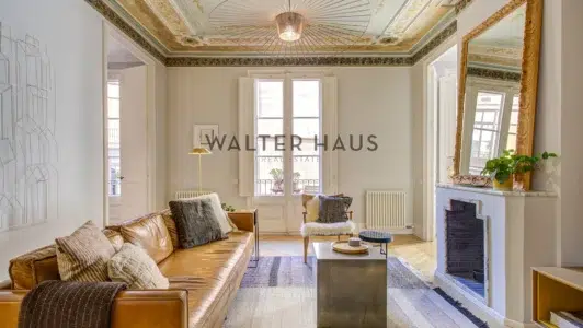 Appartement rénové à vendre dans un immeuble de standing du quartier Eixample à Barcelone