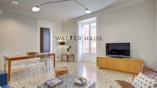 Piso reformado en venta en finca regia en Eixample, Barcelona