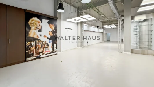 Local commercial au rez-de-chaussée à louer à Eixample Dreta, Barcelone