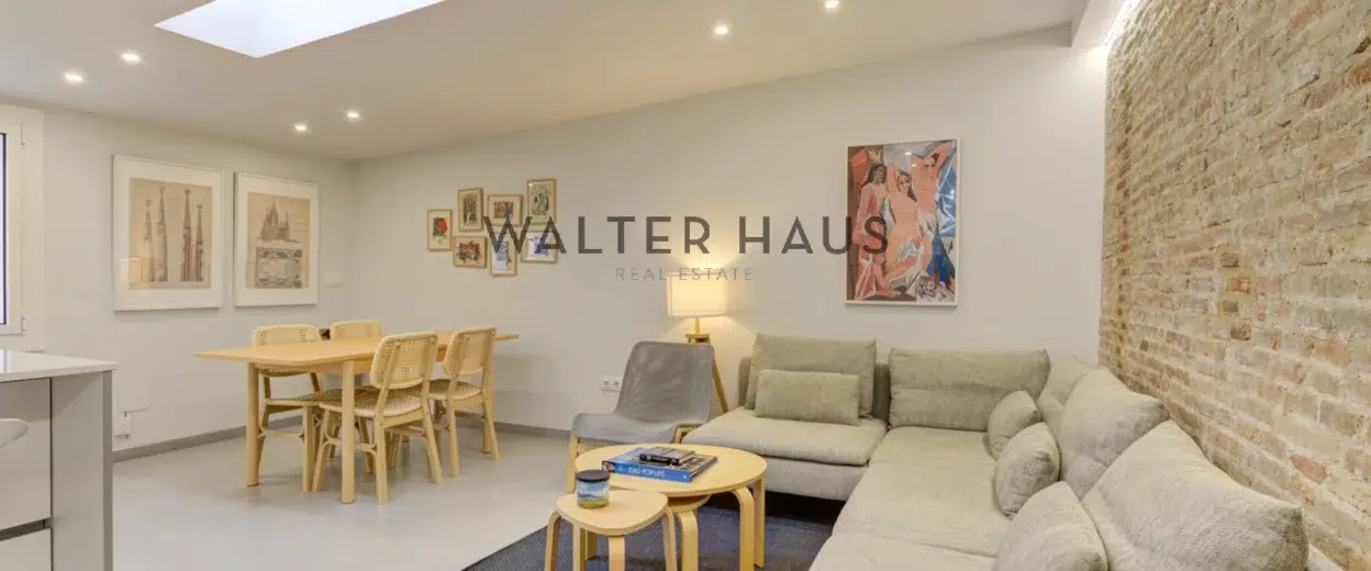 Renovated penthouse for sale in Ciutat Vella, Barcelona