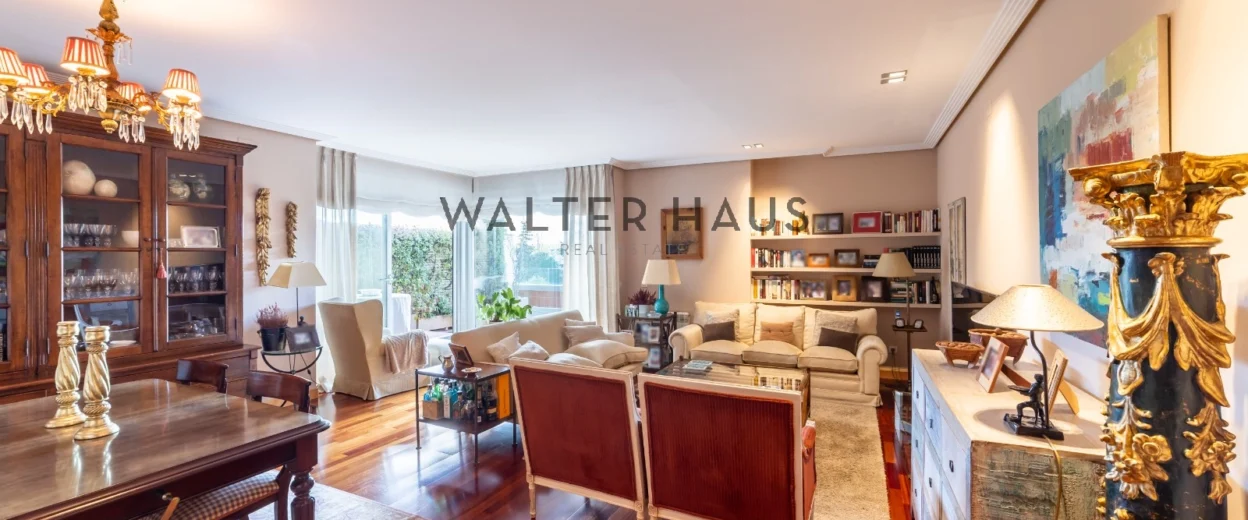 Exquisite apartment for sale with a large terrace in an exclusive urbanization in El Encinar de los Reyes, Madrid.