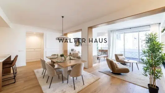 Pis reformat en venda amb terrassa a Almagro, Madrid