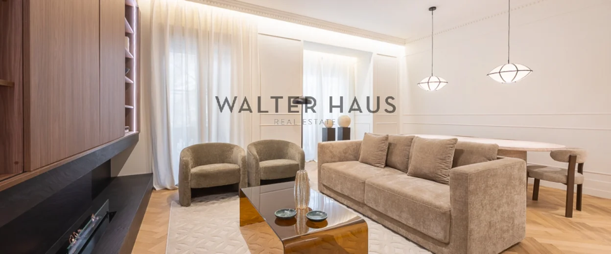 Maison de designer exclusive dans un immeuble de prestige à Castellana, Madrid.