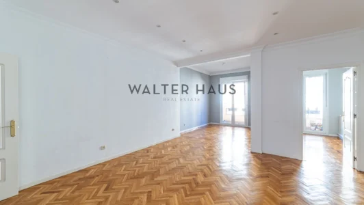 Exterior apartment for rent in Almagro, Madrid