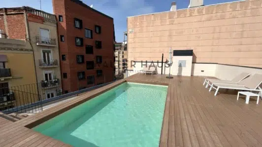 Dúplex con piscina privada en venta en Sants, Barcelona