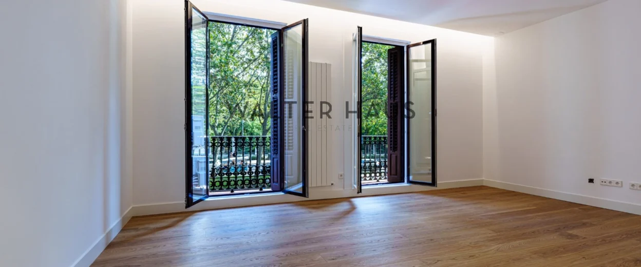 Appartement rénové avec façade à vendre à Cortes, Madrid