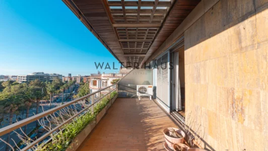 Àtic amb terrassa i pàrquing a Tres Torres, Barcelona