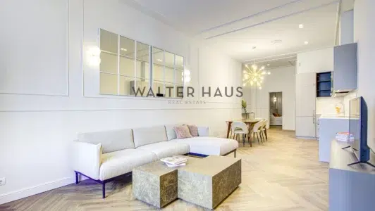 Exclusiu pis reformat a finca règia a Port Vell, Barcelona