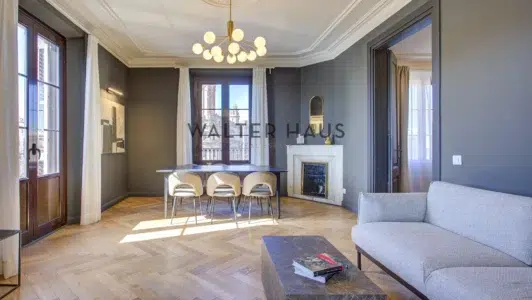 Exclusive renovated apartment in a stately building in Port Vell, Barcelona