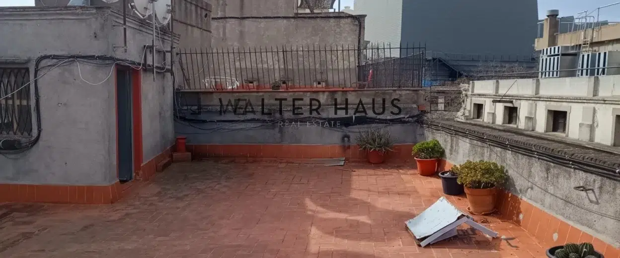 Duplex penthouse to renovate with private terrace in Ciutat Vella, Barcelona